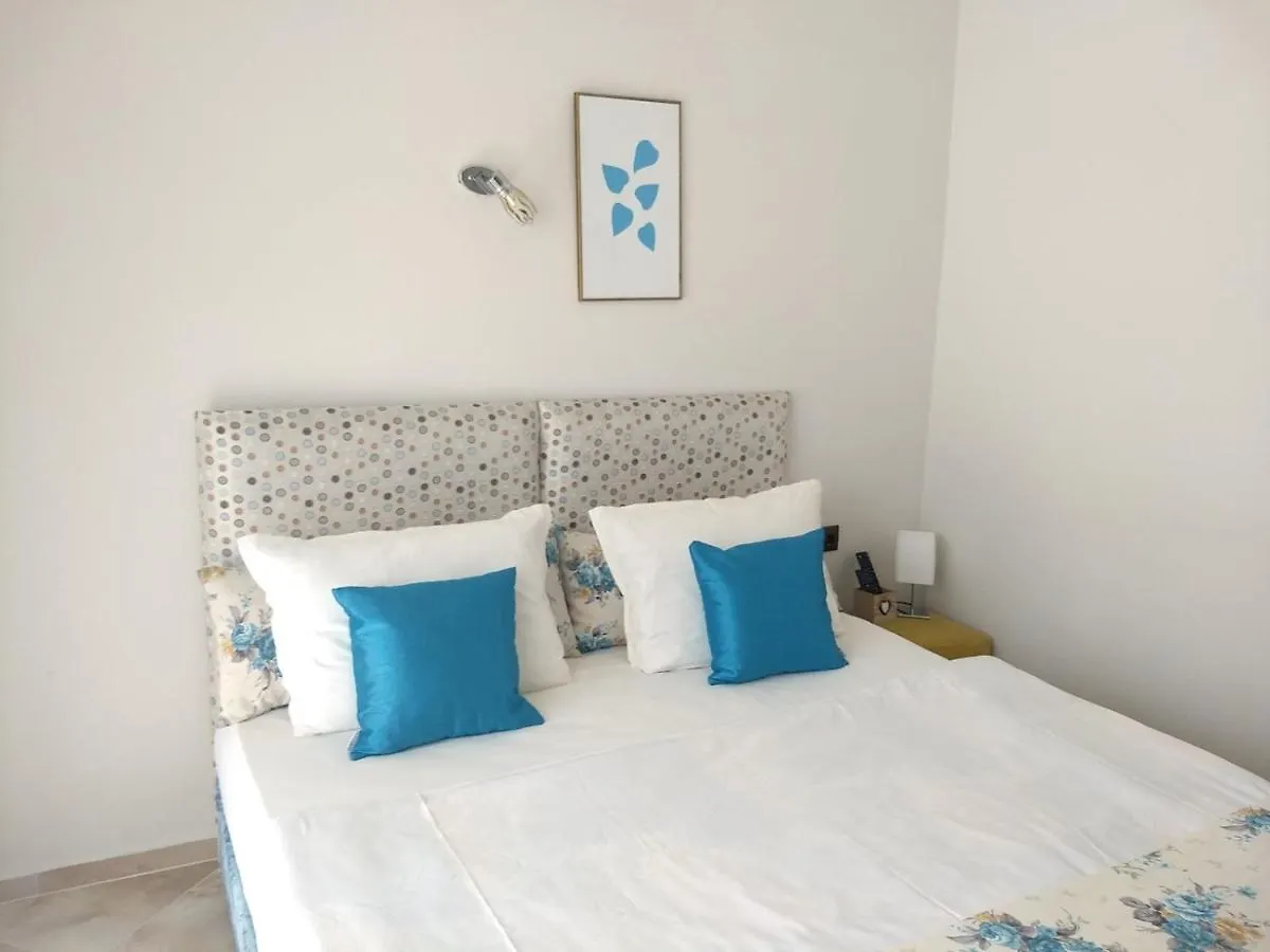 White Rose Guest Rooms Burgas 2*,
