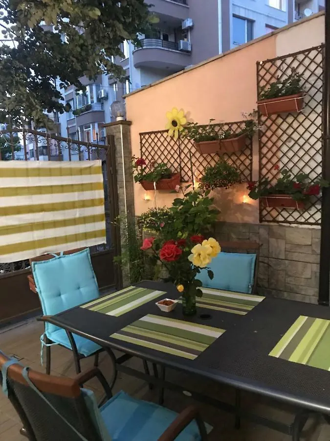 White Rose Guest Rooms Burgas Hotell