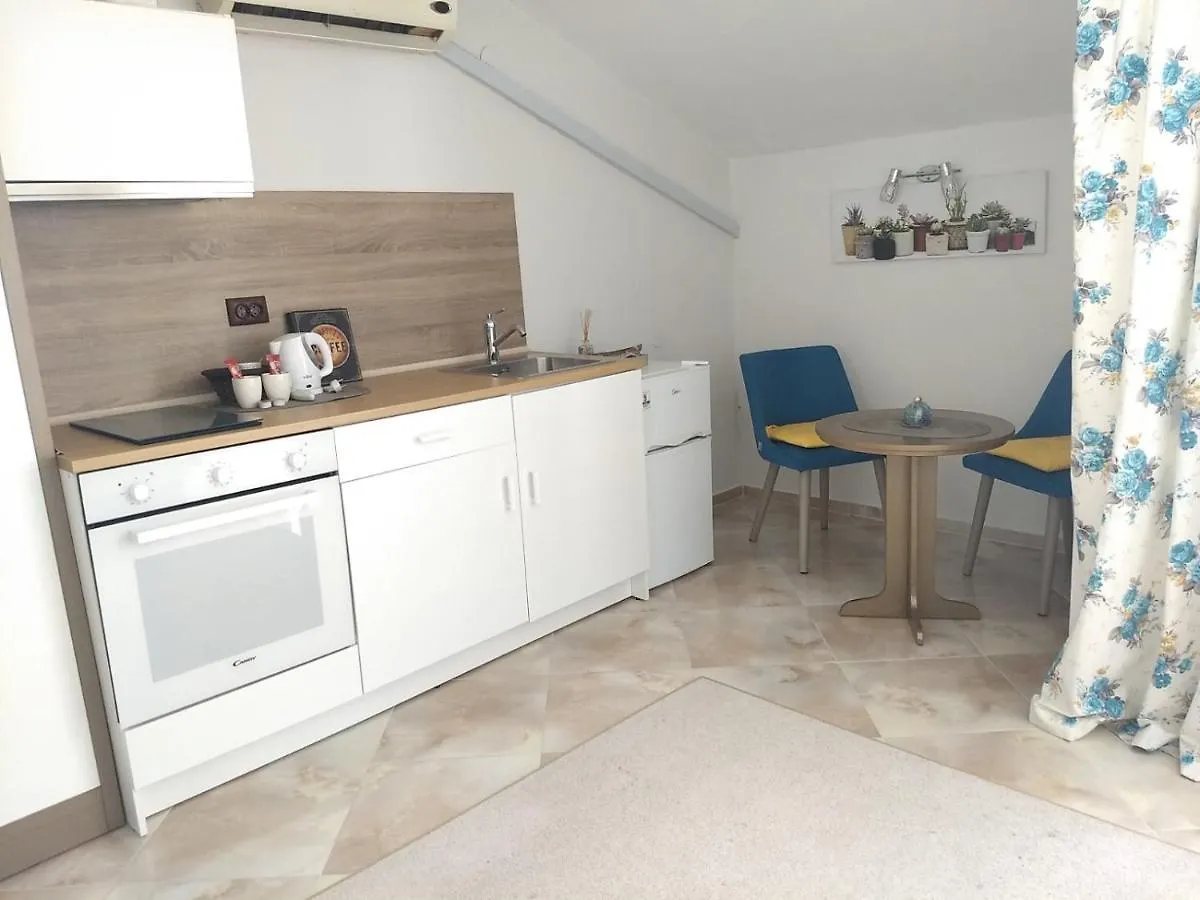 ** Отель White Rose Guest Rooms Бургас Болгария